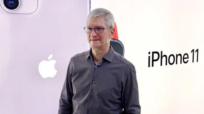 Apple បានក្លាយជាក្រុមហ៊ុនដំបូងគេនៅសហរដ្ឋអាមេរិក ដែលមានតម្លៃរហូតដល់២ទ្រីលានដុល្លារអាមេរិក