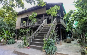 ផ្ទះបុរាណរបស់លោកយាយ ប៊ុន រឿង វត្តគរ  នៅខេត្តបាត់ដំបង​  (កម្ពុជា)