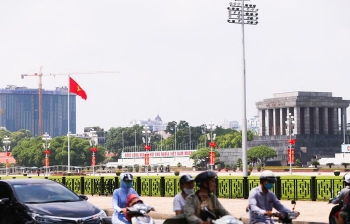 រដ្ឋធានី Ha Noi ៖ ផ្លូវនានាពោរពេញទៅដោយទង់ជាតិ ដើម្បីអបអរទិវាជាតិ (ថ្ងៃទី២ ខែកញ្ញា)