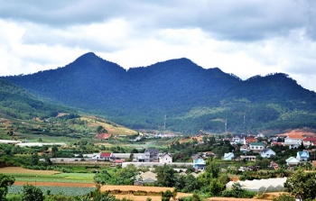 ការផ្លាស់ប្ដូរថ្មីនៅជើងភ្នំ Lang Biang