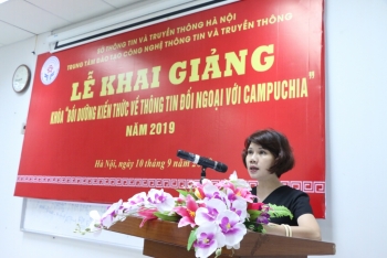 ពិធីបើកវគ្គបំប៉នចំណេះដឹងស្តីពីព័ត៌មានកិច្ចការបរទេសជាមួយកម្ពុជាក្នុងឆ្នាំ ២០១៩ នៅទីក្រុងហាណូយ