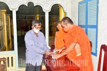 សកម្មភាពជាច្រើននៅ ក្នុងពិធីសែនដូនតា (ពិធីបុណ្យភ្ជុំបិណ្ឌ) របស់ប្រជាជន ខ្មែរ Nam Bo នៅខេត្ត Soc Trang