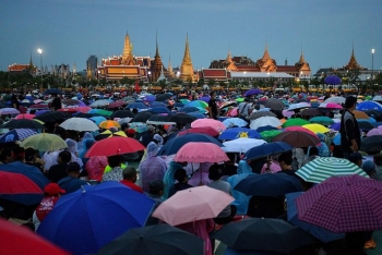 បាតុករថៃជួបជុំជាថ្មី ទាមទារឲ្យលោក ប្រយុទ្ធ លាលែង, រំលាយសភា និងកែទម្រង់រាជានិយម