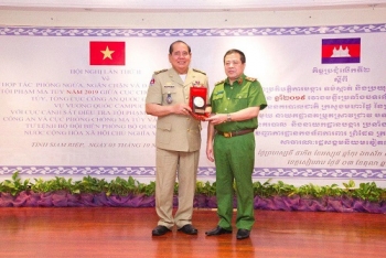 នគរបាលវៀតណាមនិងកម្ពុជា បើកកិច្ចប្រជុំបូកសរុបលទ្ធផលសហប្រតិបត្តិការបង្ការ ទប់ស្កាត់ ប្រឆាំងគ្រឿងញៀនឆ្នាំ២០១៩