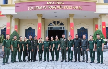 ថ្នាក់ដឹកនាំបញ្ជាការដ្ឋានយោធភូមិភាគទី ៤ កងយោធពលខេមរភូមិន្ទអញ្ជើញមកបំពេញទស្សនកិច្ចការងារនៅសារមន្ទីរកងកម្លាំងប្រដាប់អាវុធតំបន់ភាគអាគ្នេយ៍ នៃភាគខាងត្បូងប