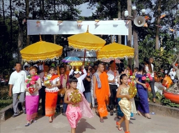 ប្រជាជនខ្មែរនៅ Soc Trang ទទួលបុណ្យកឋិនទាន