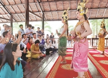 ក្រុម​សិល្បៈ​វត្ត​គម្ភីរ​សាគរ​ព្រែក​ជ្រៅ​រក្សាក្បាច់​របាំប្រ​ពៃណី​របស់​ជន​រួម​ជាតិ​ខ្មែរ
