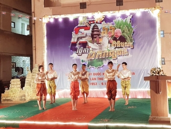 និស្សិតកម្ពុជានៅវៀតណាមប្រារព្ធពិធីជប់លៀងនិងសំដែងសិល្បៈដើម្បីអបអរសាទរខួបលើកទី ៦៦ នៃទិវាបុណ្យឯករាជ្យជាតិកម្ពុជា