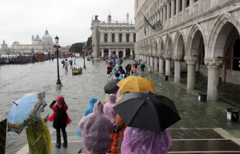ទីក្រុង Venice ប្រទេស​អ៊ីតាលី រងគ្រោះដោយសារទឹកជំនន់មិនធ្លាប់មានក្នុងពេល ៥០ឆ្នាំ