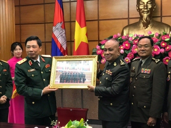 នាយឧត្តមសេនីយ៍សាស្ត្រាចារ្យ ជា តារា បានដឹកនាំប្រតិភូបំពេញទស្សនកិច្ចមិត្តភាពផ្លូវការ នៅវៀតណាម