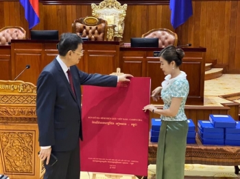 រដ្ឋសភាកម្ពុជា ផ្តល់សច្ចាប័នលើ ពិធីសារ ខណ្ឌសីមា និងបោះបង្គោលព្រំដែនគោក រវាងព្រះរាជាណាចក្រកម្ពុជា និងសាធារណរដ្ឋសង្គមនិយមវៀតណាម