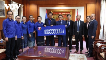 សម្ព័ន្ធសមាគមយុវជនបដិវត្តប្រជាជនឡាវបានគាំទ្រប្រជាជននៅភាគកណ្តាលវៀតណាម