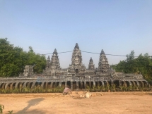 សំបក និង​ពោះវៀន​កង់​រថយន្ត ត្រូវបាន​ច្នៃ​ជា​រូប​ប្រាសាទអង្គរវត្