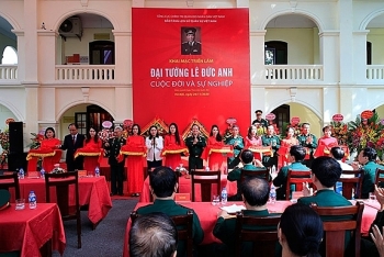 ការតាំងពិព័រណ៍ឯកសារ រូបភាពនិងវត្ថុជាង ៣០០ អំពីលោកនាយឧត្តមសេនីយ៍ Le Duc Anh