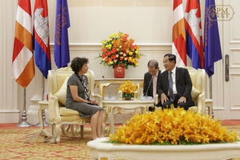 សម្តេចតេជោ ហ៊ុន សែន អញ្ជើញជួបពិភាក្សាការងារជាមួយឯកអគ្គរដ្ឋទូតសហភាពអឺរ៉ុបថ្មីប្រចាំកម្ពុជា