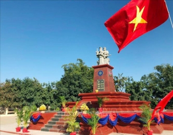 កិច្ចប្រជុំលើកទី ៤ រវាងក្រសួងការពារប្រទេសវៀតណាមនិងក្រុមប្រឹក្សាជាតិរណសិរ្សសាមគ្គីអភិវឌ្ឍន៍មាតុភូមិកម្ពុជា