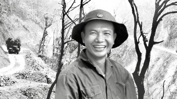 ព្រះមហាក្សត្រ ព្រះរាជទានគ្រឿងឥស្សរិយយស សហមេត្រី ជាកិច្ចបច្ឆាមរណៈថ្នាក់មហាសេរីវឌ្ឍន៍ ជូនសពឧត្តមសេនីយ៍ត្រី Hoang The Thien