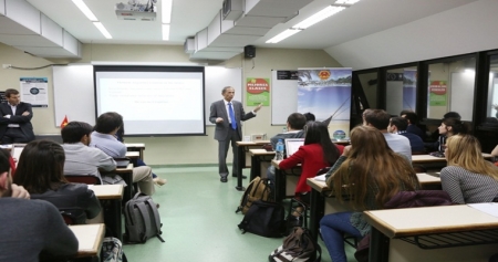 Посол Вьетнама в Аргентине провёл беседу со студентами и преподавателями Аргентинского предпринимательского университета