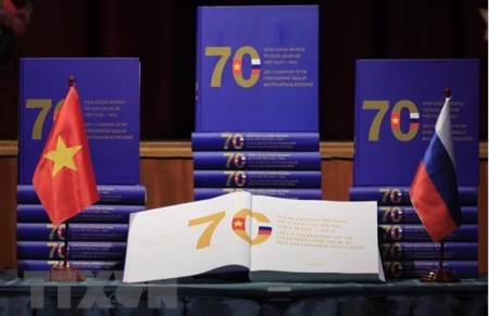 В свет вышла книга, посвященной 70-летию установления дипотношений Вьетнама и России