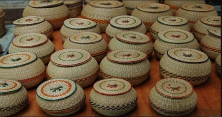 Уезд Кумшон в провинции Ниньбинь  известен высококачественными продукциями из тросника