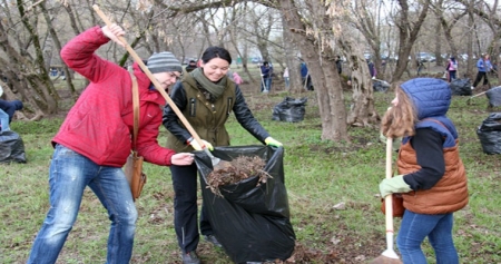 Миллион человек пришли на первый весенний субботник в Москве
