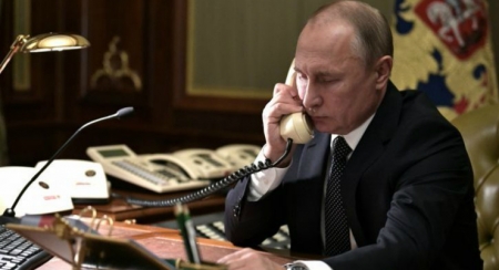 Путин и Меркель провели телефонный разговор