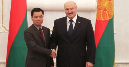 Посол Фам Хай вручил президенту Беларуси верительную грамоту
