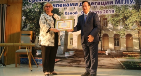 В Ханое прошла теплая встреча вьетнамских выпускников с делегацией МГЛУ