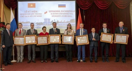 Вьетнам прославляет заслуги российских экспертов