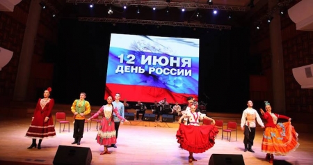 Праздничный концерт Уральского государственного академического русского народного хора во Вьетнаме