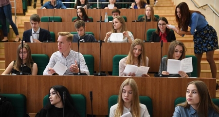 Минобрнауки РФ планирует с 2021 года выдавать студентам электронные дипломы