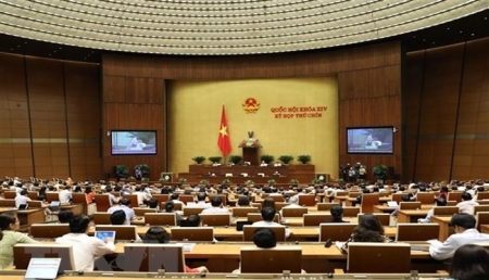 Нацсобрание Вьетнама продолжает обсуждать социально-экономические проблемы и государственный бюджет