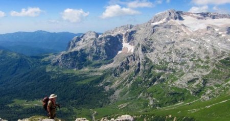 8 самых красивых гор России, которые так и тянет покорить
