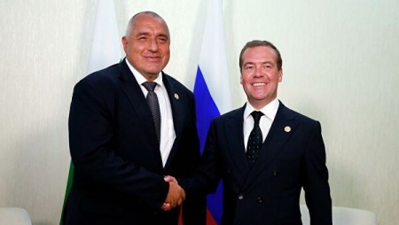 Медведев отметил важность совмещения потенциалов Черноморского и Каспийского регионов