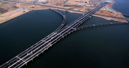 Самый длинный в мире морской мост открыли в Китае‍