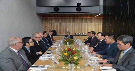Вице-премьер Вьетнама Чинь Динь Зунг встретился со спикером парламента Новой Зеландии Тревором Маллардом