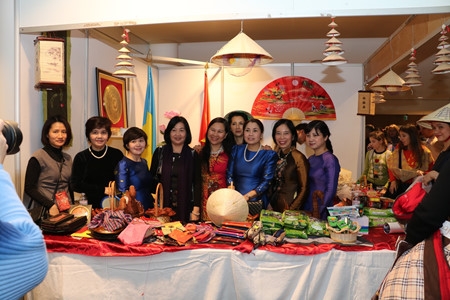 Вьетнам принял участие в благотворительной ярмарке "Charity Bazaar 2016" на Украине