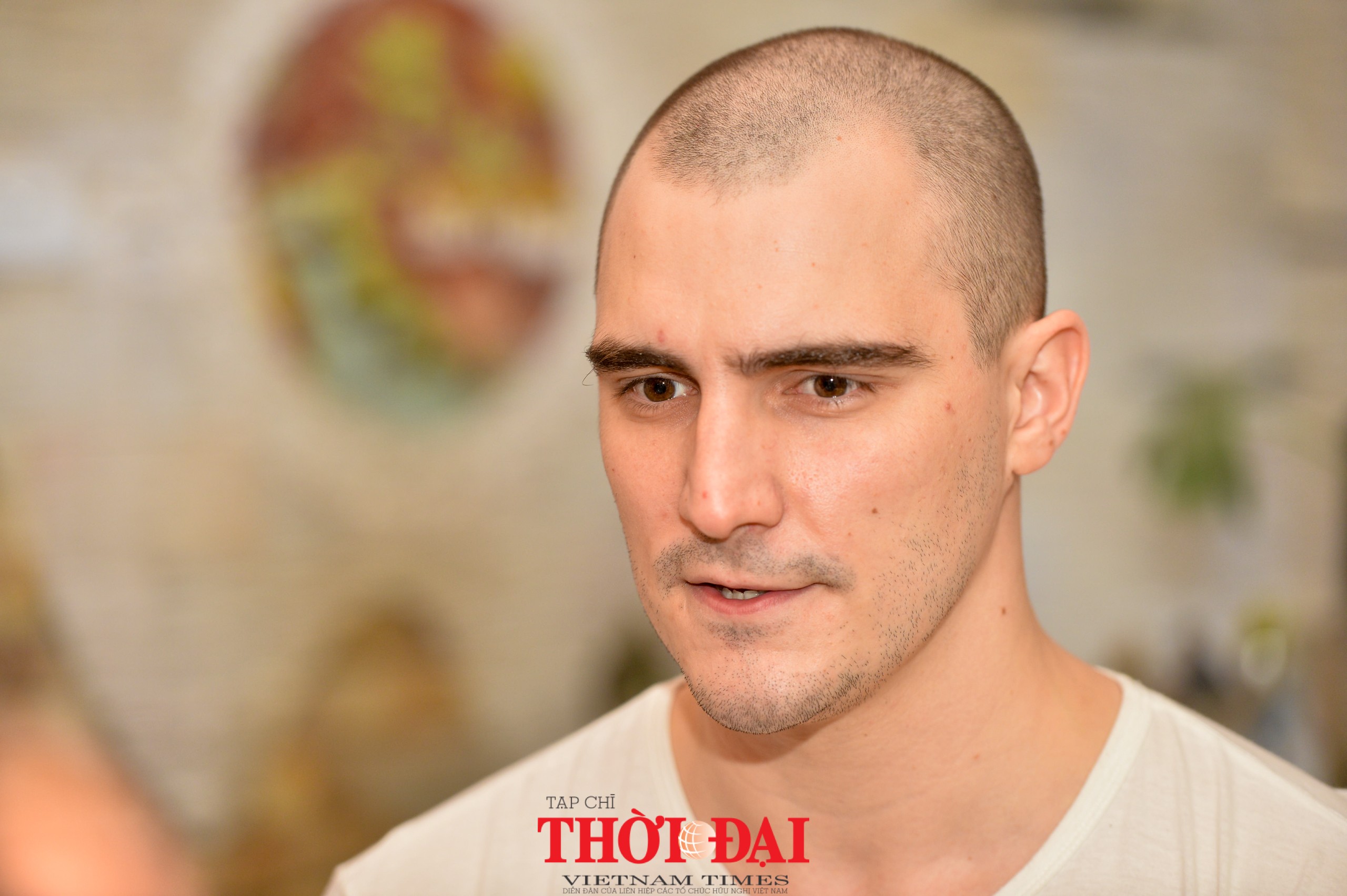 Christopher Axe - chàng trai Anh với tình yêu thương người vô gia cư Hà Nội Christopher Axe - chàng trai Anh với tình yêu thương người vô gia cư Hà Nội