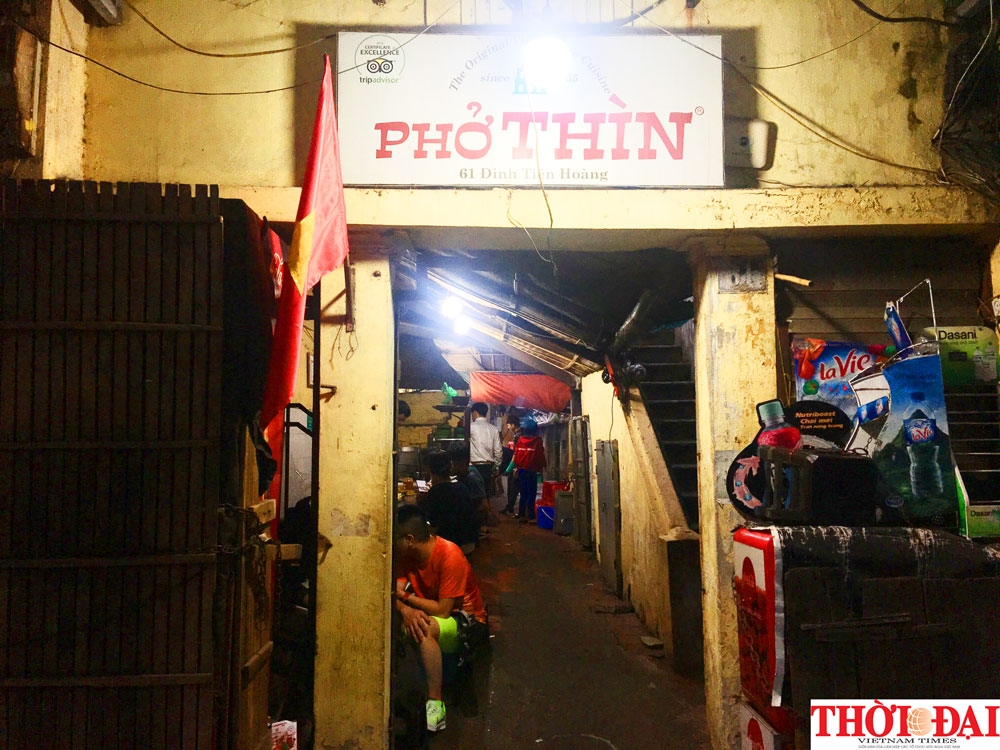 Phố đi bộ Hà Nội rộn ràng không khí Tết trong sáng ngày đầu tiên bước vào thập niên mới pho di bo ha noi ron rang khong khi tet trong sang ngay dau tien buoc vao thap nien moi