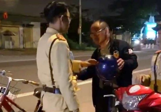 say xin van di xe dap du khach trung quoc bi thoi phat nong do con
