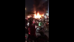 video xe tai ngang nhien di nguoc chieu tren cao toc ha noi bac giang