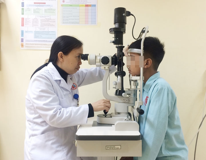 tu mua hoa chat ve lam phao tu che nam sinh 13 tuoi bi bong mat