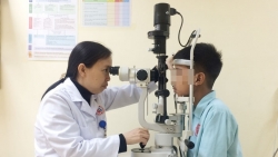 hue thanh nien bi manh phao tu che ban vao dau dem giao thua