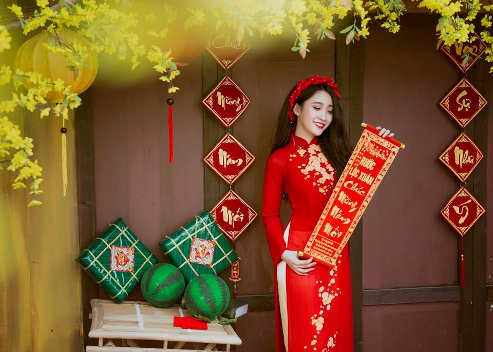 Mùng 1 Tết nên mặc đồ màu gì để vừa hợp mốt lại may mắn cả năm? mung 1 tet nen mac do mau gi de vua hop mot lai may man ca nam