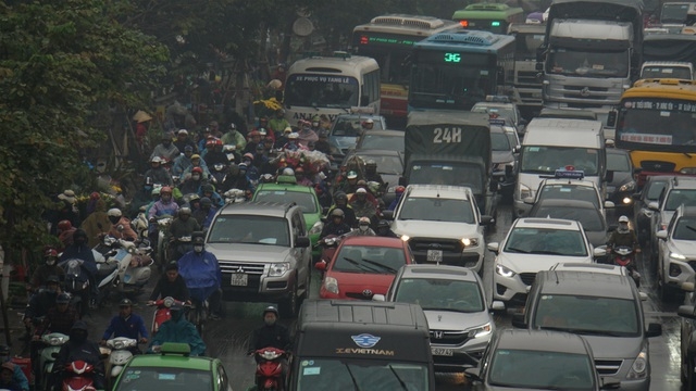 Hà Nội tắc cứng mọi ngả đường vì người dân về quê ăn Tết ha noi tac cung moi nga duong vi nguoi dan ve que an tet