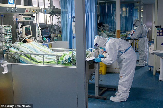 Hết mùng 1 Tết Nguyên đán, 54 người chết, 1.600 ca mắc virus corona ở Trung Quốc het mung 1 tet nguyen dan 54 nguoi chet 1600 ca mac virus corona o trung quoc