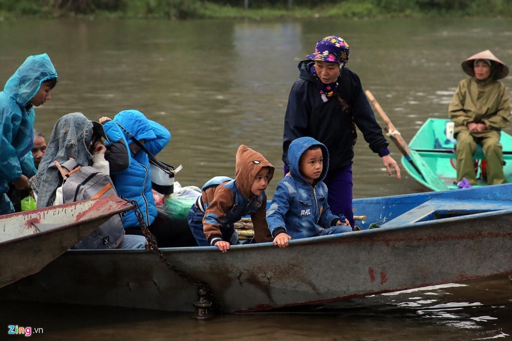 Người dân Hà Nội, TP Hồ Chí Minh chen chân đi chùa cầu may Tết Nguyên đán nguoi dan ha noi tp ho chi minh chen chan di chua cau may tet nguyen dan