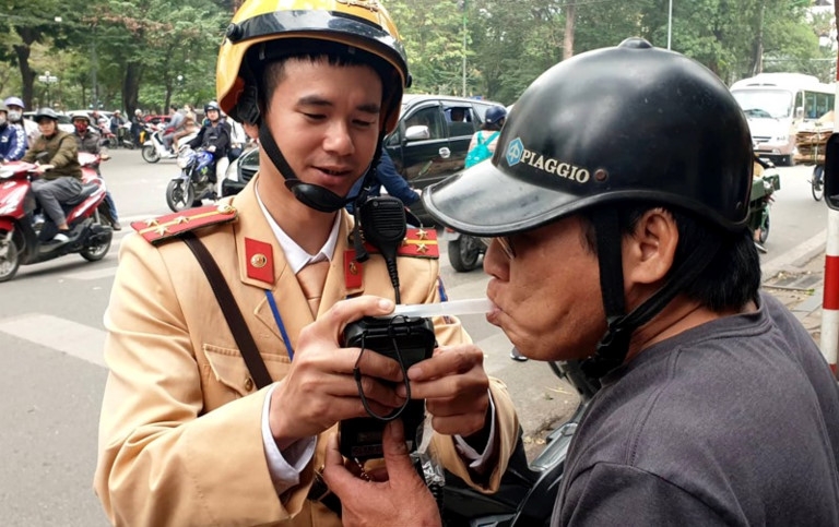 Hậu nghỉ Tết Nguyên đán 2020, CSGT tăng cường xử phạt nồng độ cồn hau nghi tet nguyen dan 2020 csgt tang cuong xu phat nong do con