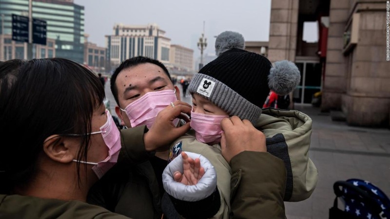 an theo dich virus corona 31 cua hang o bac kinh doi gia khau trang