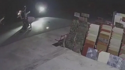 video khach hang bi dam vao mat vi noi thoi gia khau trang